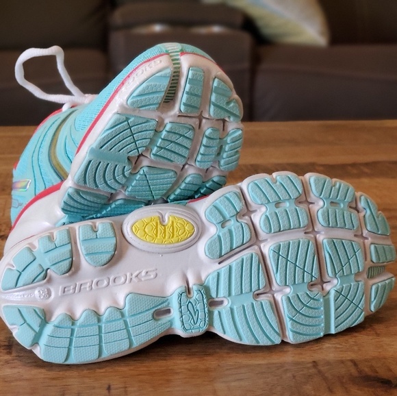 Brooks PureCadence Size 6 - Picture 2 of 4